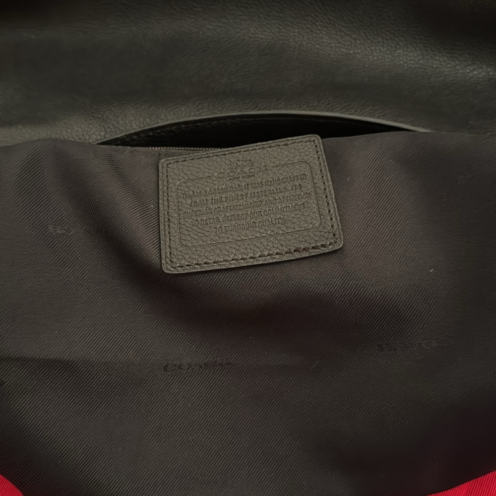 Coach classic black purse w/ optional unused shoulder strap; w/dust cloth (OLCC) - Picture 8 of 16